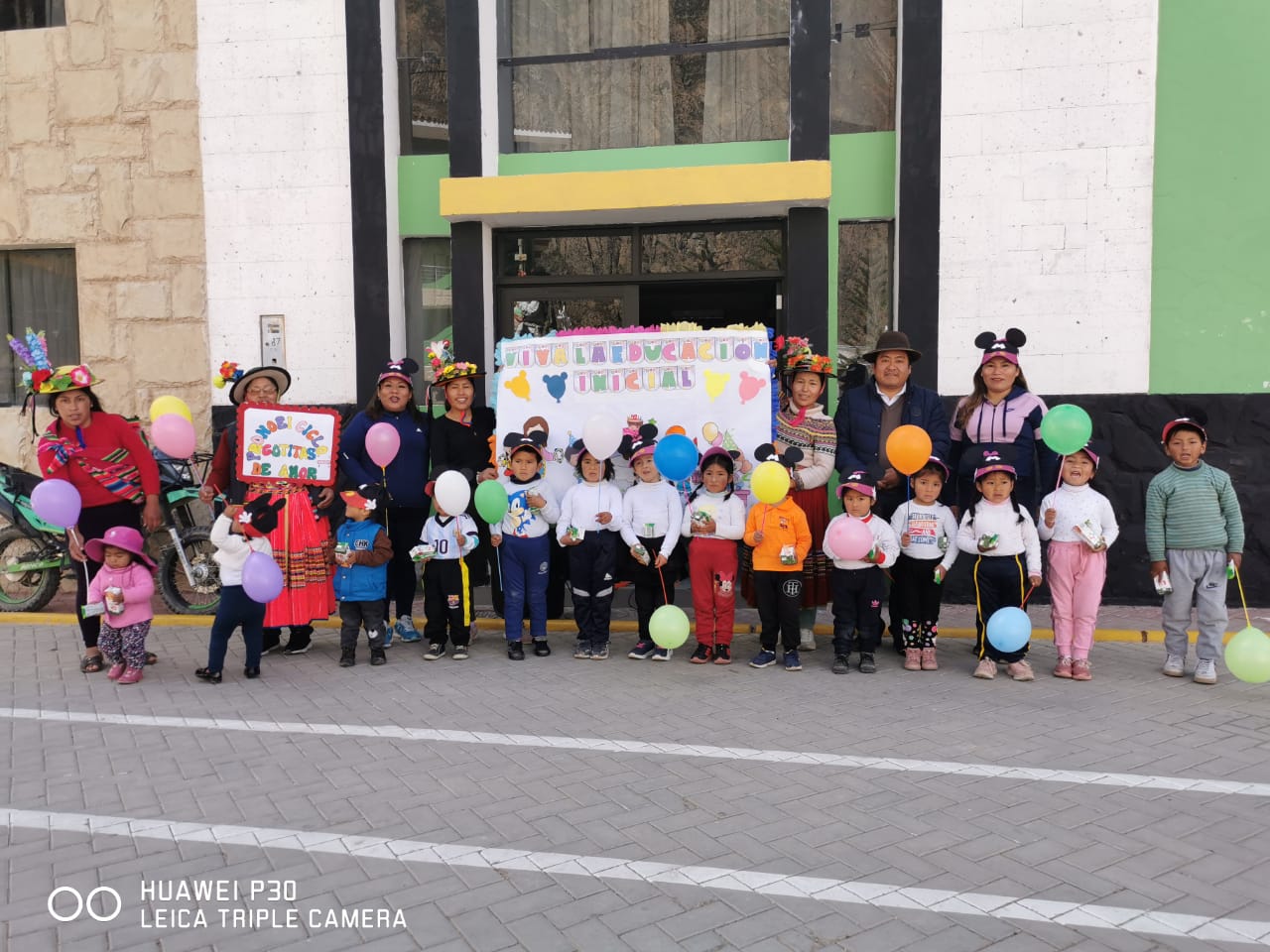 En el Día  de  la  Educación  Inicial nos reunimos para reconocer  y  honrar  a  los  héroes  y  heroínas  que  trabajan  tan  duro  para  garantizar  que  los  miembros  más  jóvenes  de  nuestra  sociedad  reciban  la  mejor  educación  posible.

Reconocemos en este día especial  a  los  profesores  y  estudiantes  de educación inicial,  que  comprenda  la  importancia  de  construir  unos  cimientos  sólidos  sobre  los  que  se  pueda  edificar  un  futuro  brillante. Agradecemos  a  los  dedicados  profesores  de  educación  temprana  su  pasión,  amor  y  compromiso  con  sus  alumnos.  Con  su  ayuda,  los  niños  pueden  fomentar  la  curiosidad  y  el entusiasmo  por  aprender  y  desarrollar  las  habilidades  necesarias  para  triunfar.  También  queremos  felicitar  a  los  alumnos  por  su  afán  de  aprender  y  explorar.  Gracias  a  su  dedicación  a  la  educación  se  forja  el  futuro  de  nuestro  mundo.

En  este  día,  también  tengamos presente  la  importancia  de  invertir  en la  educación  temprana  y  de  proporcionar  a  los  niños  las  herramientas  necesarias  para  fomentar  un  desarrollo  integral.  Debemos  seguir  trabajando  juntos  para  crear  un  mundo  en  el  que  las  oportunidades  y  los  sueños  puedan  convertirse  en  realidades.

Compartamos  este  mensaje  para  honrar  y  agradecer  a  todos  los implicados  en  la  educación  inicial.  ¡Feliz  Día  de  la  Educación  Inicial!
