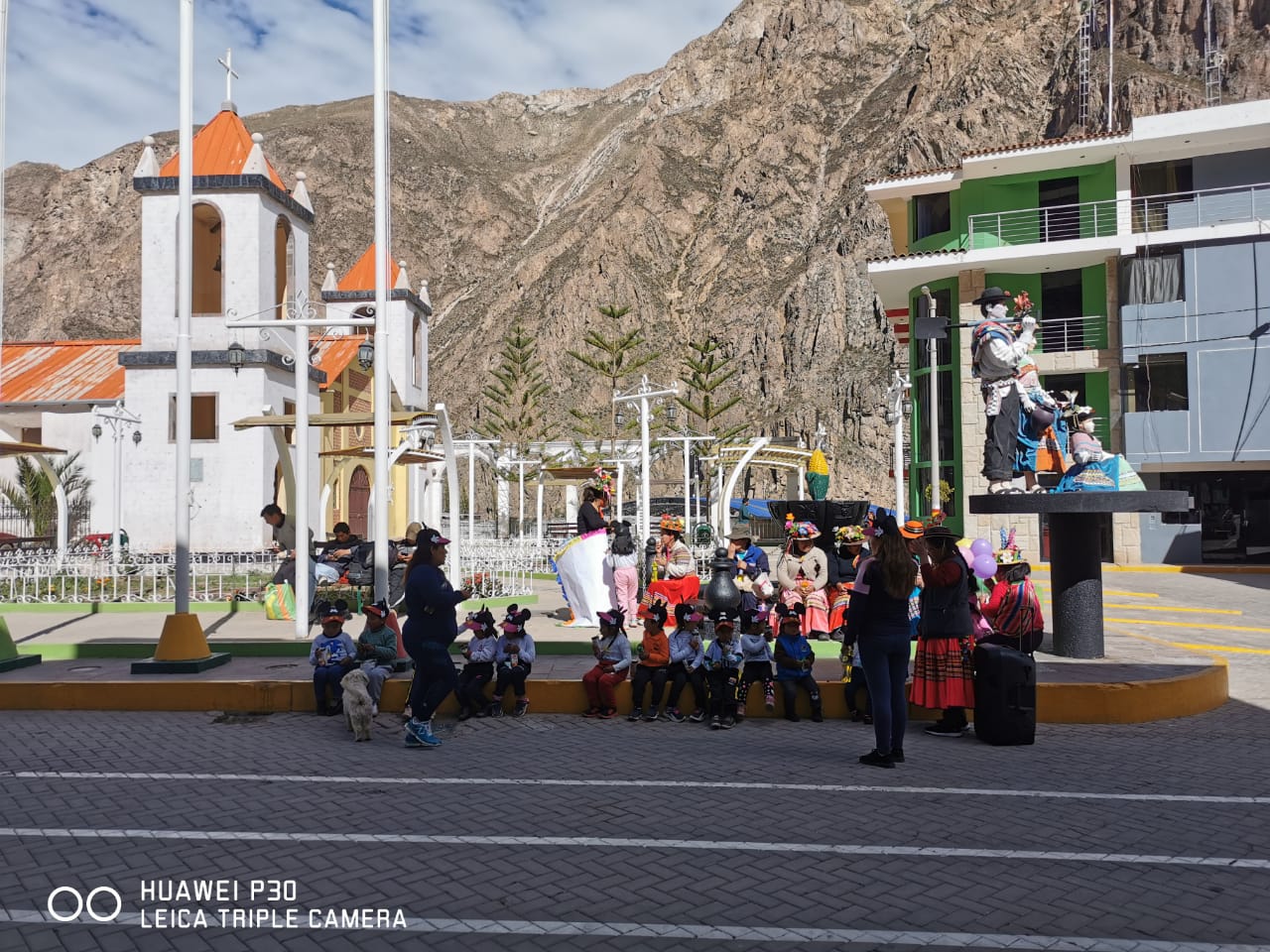 En el Día  de  la  Educación  Inicial nos reunimos para reconocer  y  honrar  a  los  héroes  y  heroínas  que  trabajan  tan  duro  para  garantizar  que  los  miembros  más  jóvenes  de  nuestra  sociedad  reciban  la  mejor  educación  posible.

Reconocemos en este día especial  a  los  profesores  y  estudiantes  de educación inicial,  que  comprenda  la  importancia  de  construir  unos  cimientos  sólidos  sobre  los  que  se  pueda  edificar  un  futuro  brillante. Agradecemos  a  los  dedicados  profesores  de  educación  temprana  su  pasión,  amor  y  compromiso  con  sus  alumnos.  Con  su  ayuda,  los  niños  pueden  fomentar  la  curiosidad  y  el entusiasmo  por  aprender  y  desarrollar  las  habilidades  necesarias  para  triunfar.  También  queremos  felicitar  a  los  alumnos  por  su  afán  de  aprender  y  explorar.  Gracias  a  su  dedicación  a  la  educación  se  forja  el  futuro  de  nuestro  mundo.

En  este  día,  también  tengamos presente  la  importancia  de  invertir  en la  educación  temprana  y  de  proporcionar  a  los  niños  las  herramientas  necesarias  para  fomentar  un  desarrollo  integral.  Debemos  seguir  trabajando  juntos  para  crear  un  mundo  en  el  que  las  oportunidades  y  los  sueños  puedan  convertirse  en  realidades.

Compartamos  este  mensaje  para  honrar  y  agradecer  a  todos  los implicados  en  la  educación  inicial.  ¡Feliz  Día  de  la  Educación  Inicial!
