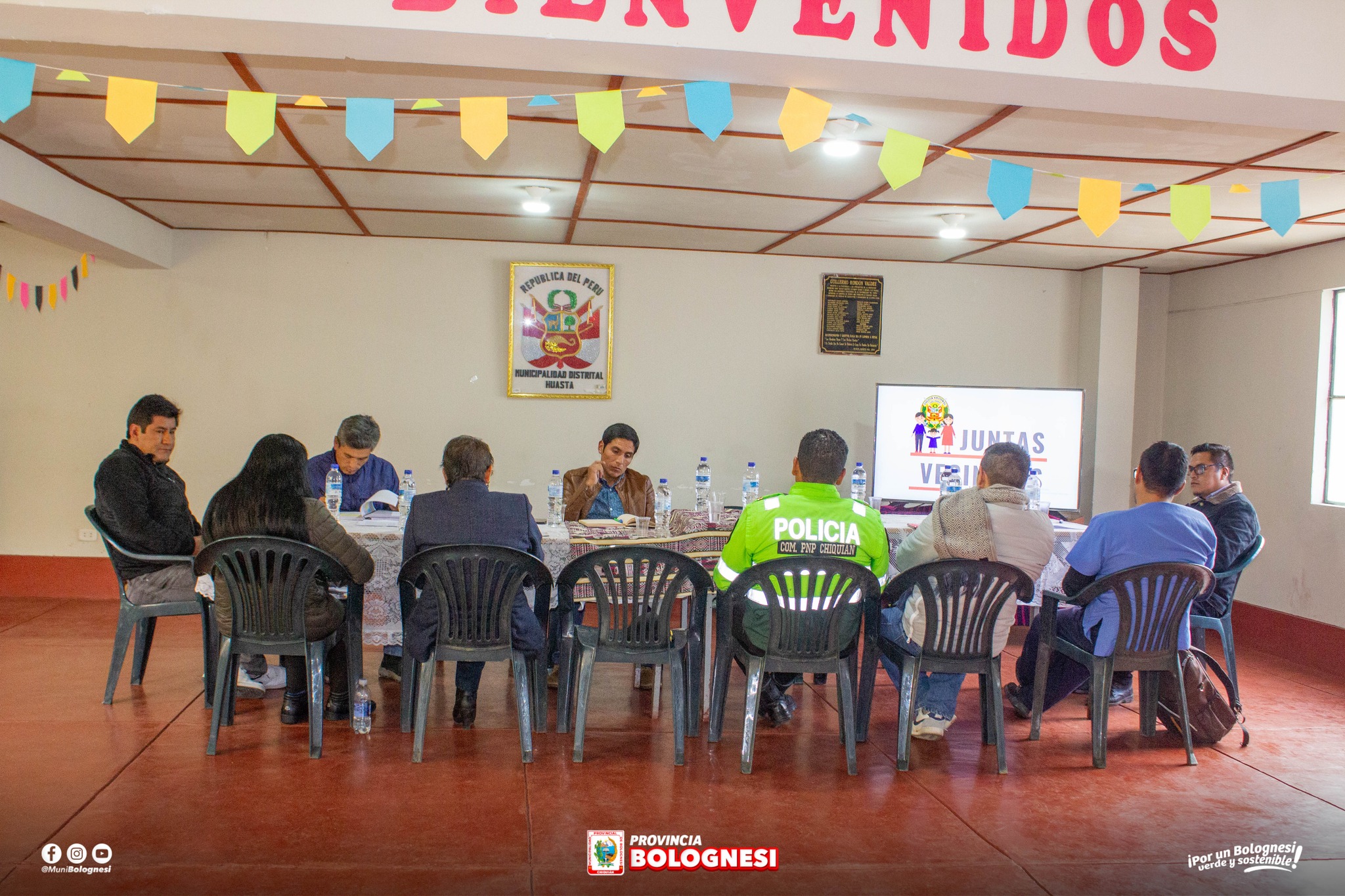 En hora de la tarde se realizó una reunión descentralizada del Comité Provincial de Seguridad Ciudadana (Coprosec) en el distrito de Huasta, con la finalidad de realizar coordinaciones e informar a los miembros de esta organización sobre las actividades realizadas, tales como los operativos y acciones en cuanto a la seguridad ciudadana.
Asimismo, los diferentes acuerdos tomados fueron concretados por unanimidad, y el que tuvo mayor relevancia fue el de buscar mecanismos de apoyo para la adquisición de un nuevo patrullero policial o en su defecto reparar el vehículo ya existente.