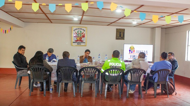 En hora de la tarde se realizó una reunión descentralizada del Comité Provincial de Seguridad Ciudadana (Coprosec) en el distrito de Huasta, con la finalidad de realizar coordinaciones e informar a los miembros de esta organización sobre las actividades realizadas, tales como los operativos y acciones en cuanto a la seguridad ciudadana.  
Asimismo, los diferentes acuerdos tomados fueron concretados por unanimidad, y el que tuvo mayor relevancia fue el de buscar mecanismos de apoyo para la adquisición de un nuevo patrullero policial o en su defecto reparar el vehículo ya existente. 