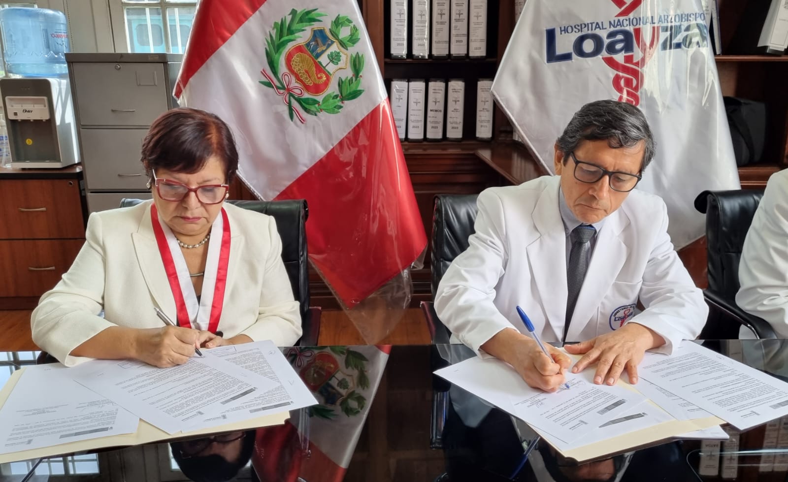 Hospital Loayza firmó convenio con la Universidad Nacional Federico Villareal para cooperación docente asistencial
