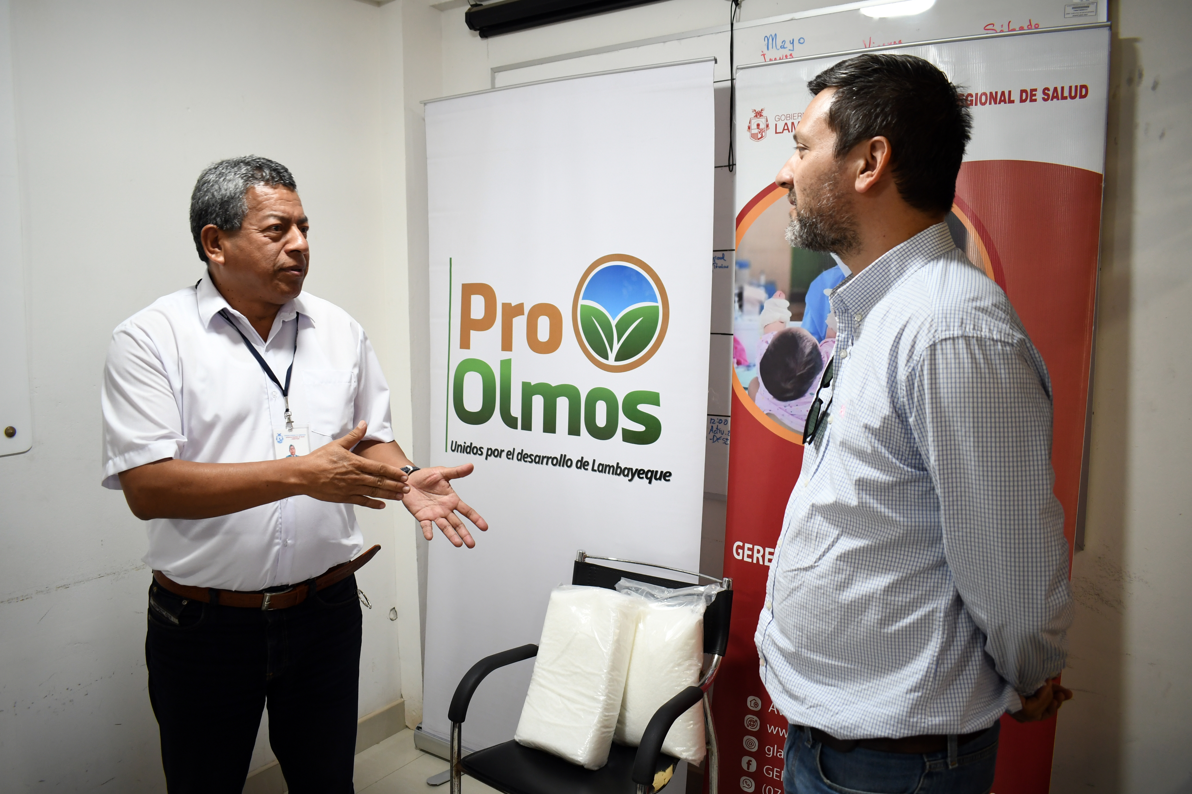 Pro Olmos donó insumo faltante para la producción de repelentes