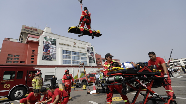 Mininter, PNP y Bomberos exhiben su capacidad operativa ante casos de sismos y otras emergencias