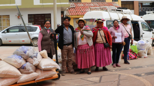 Hasta el momento la Municipalidad Provincial de Puno, a través de la Sub Gerencia de Programas Sociales, hizo entrega de alimentos a más del 90% de comedores populares de la provincia de Puno, con el objetivo de seguir fortaleciendo una buena alimentación con productos de la zona para la población vulnerable.