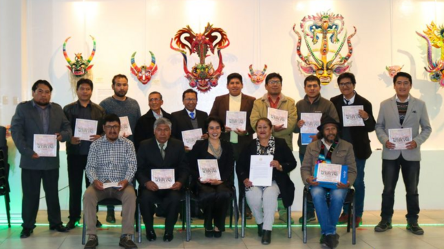 Con mucha satisfacción las autoridades y funcionarios de la Municipalidad Provincial de Puno dieron por clausurada la “I Exposición Máscaras del Altiplano”, que registró la visita de más de 6 mil personas, quienes acudieron a la galería de arte de la Casa de la Cultura en los días que se presentó la muestra de arte.