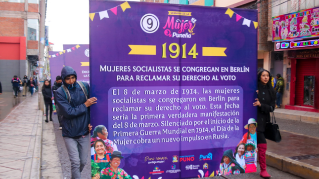 Con una alegoría cronológica sobre la historia de la lucha por la reivindicación de los derechos de las mujeres, la Municipalidad Provincial de Puno, a través de la Gerencia de Desarrollo Humano y Participación Ciudadana, Sub Gerencia del Niño, el Adolescente y el Adulto Mayor, realizó una marcha de sensibilización en el marco de la Semana de la Mujer Puneña que forma parte de las actividades por el Día Internacional de la Mujer.