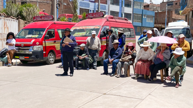 A fin de mejorar la calidad del servicio urbano, la Gerencia de Transporte y Seguridad Vial y la Sub Gerencia de Inspecciones de Tránsito, de la Municipalidad Provincial de Puno, se reunió de manera presencial con los propietarios y trabajadores de la empresa de transporte urbano 14 de Septiembre.
