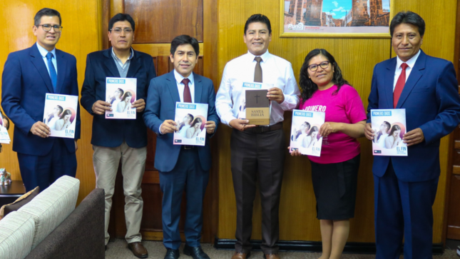 En horas de la mañana el Acalde de Puno, Lic. Javier Ponce Roque, recibió la visita de la administración de la Misión del Lago Titicaca; Iglesia Adventista del Séptimo Día, esto en el marco del programa “10 días de oración”, el mismo que se lleva a cabo en todo Sudamérica con motivo de oración, para cada día, en favor de las autoridades, profesionales de salud y comunidad.