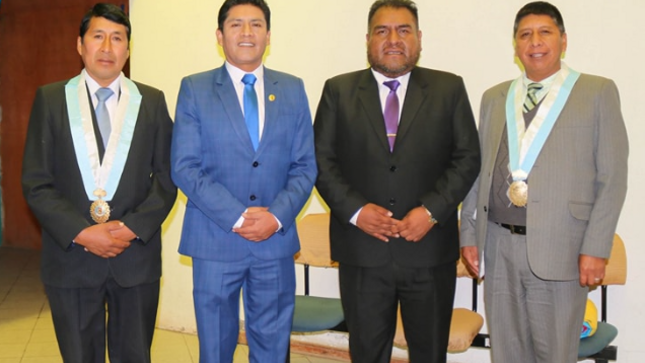 Dos proyectos que cambiarán la cara de la Ciudad Lacustre, vienen siendo gestionados por el alcalde de Puno, Lic. Javier Ponce Roque, Y el consejero regional por Puno, Dr. Alfredo Ucharico Uruchi, ante el Gobierno Regional de Puno. Se trata del mejoramiento de los ingresos a la ciudad, que se espera sean ejecutadas en el presente año, además, para el próximo año se está promoviendo la construcción de un bypass que modernizará la ciudad.