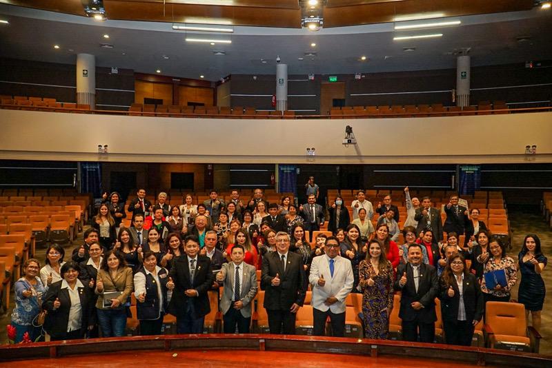Foto 1 de Trabajadores de Lima Centro reciben reconocimiento por el Día del Empleado Público