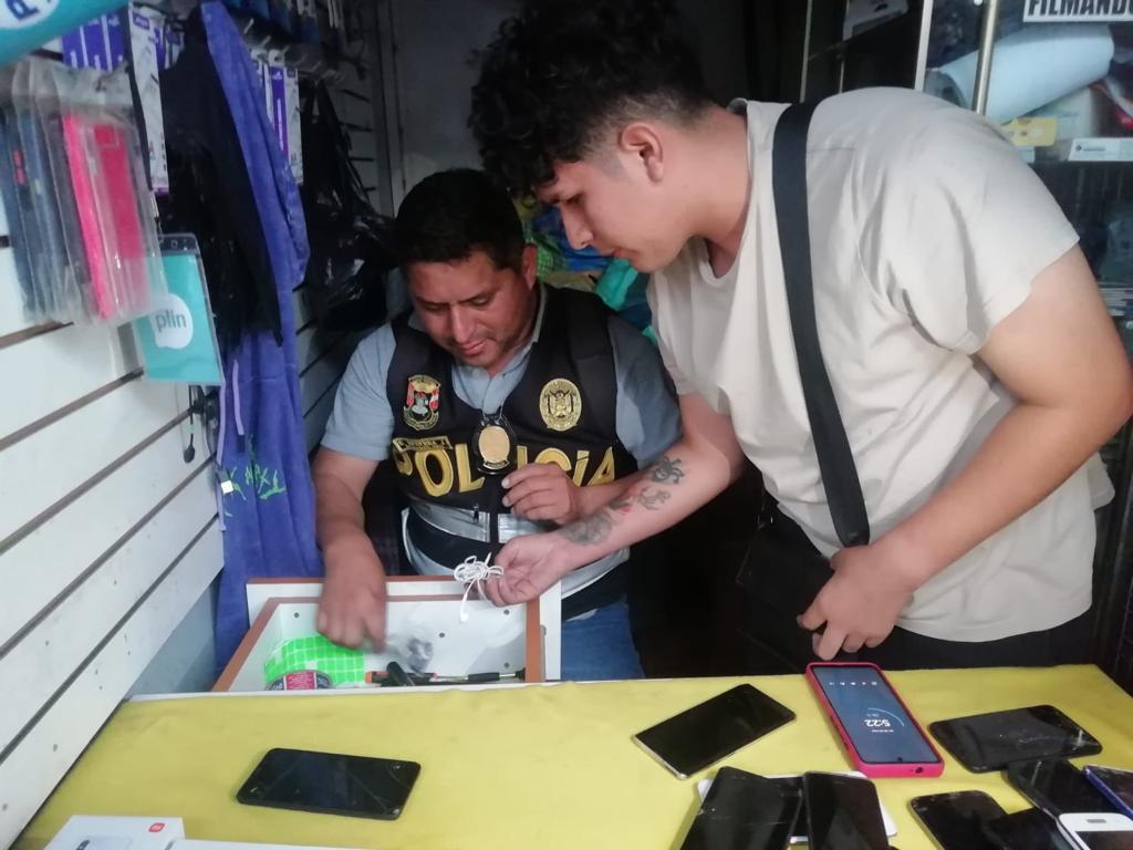 Incautan más de 500 celulares de dudosa procedencia en mercado de San Juan de Lurigancho