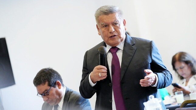César Acuña: “Las autoridades debemos tener una agenda de trabajo que no sea un saludo a la bandera”