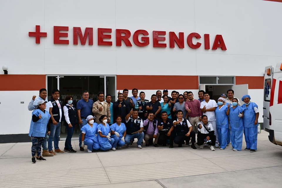 El Alcalde Zósimo Infanzón de San Luis participa en el traslado de los primeros pacientes al Hospital Regional