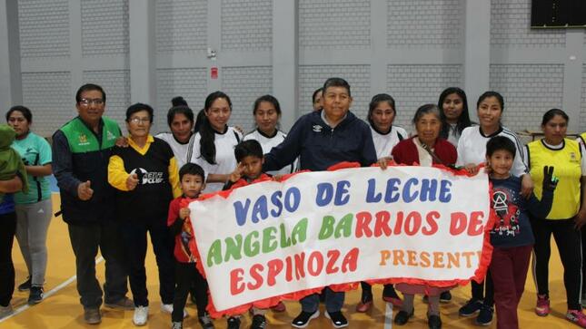 Con el fin de promover el deporte y esparcimiento sano de socialización, en horas de la noche se desarrolló la ceremonia de clausura del campeonato de fútbol del programa “Vaso de Leche”. 