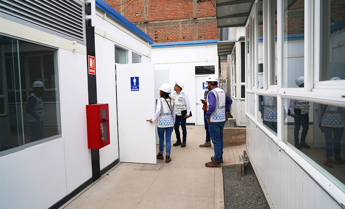 Supervisamos trabajos en la escuela temporal para la IE 1235 Unión Latinoamericana