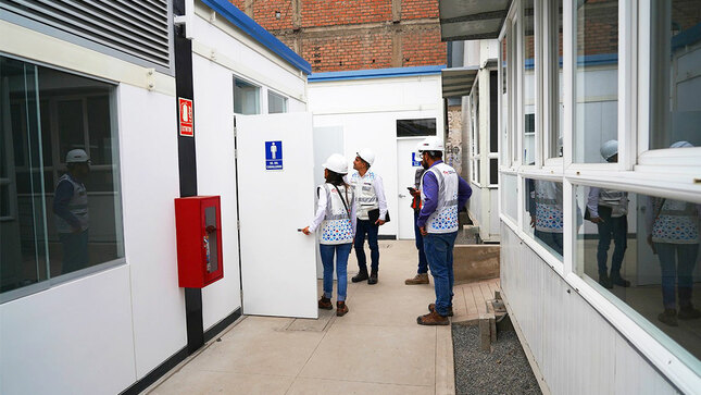 Supervisamos trabajos en la escuela temporal para la IE 1235 Unión Latinoamericana