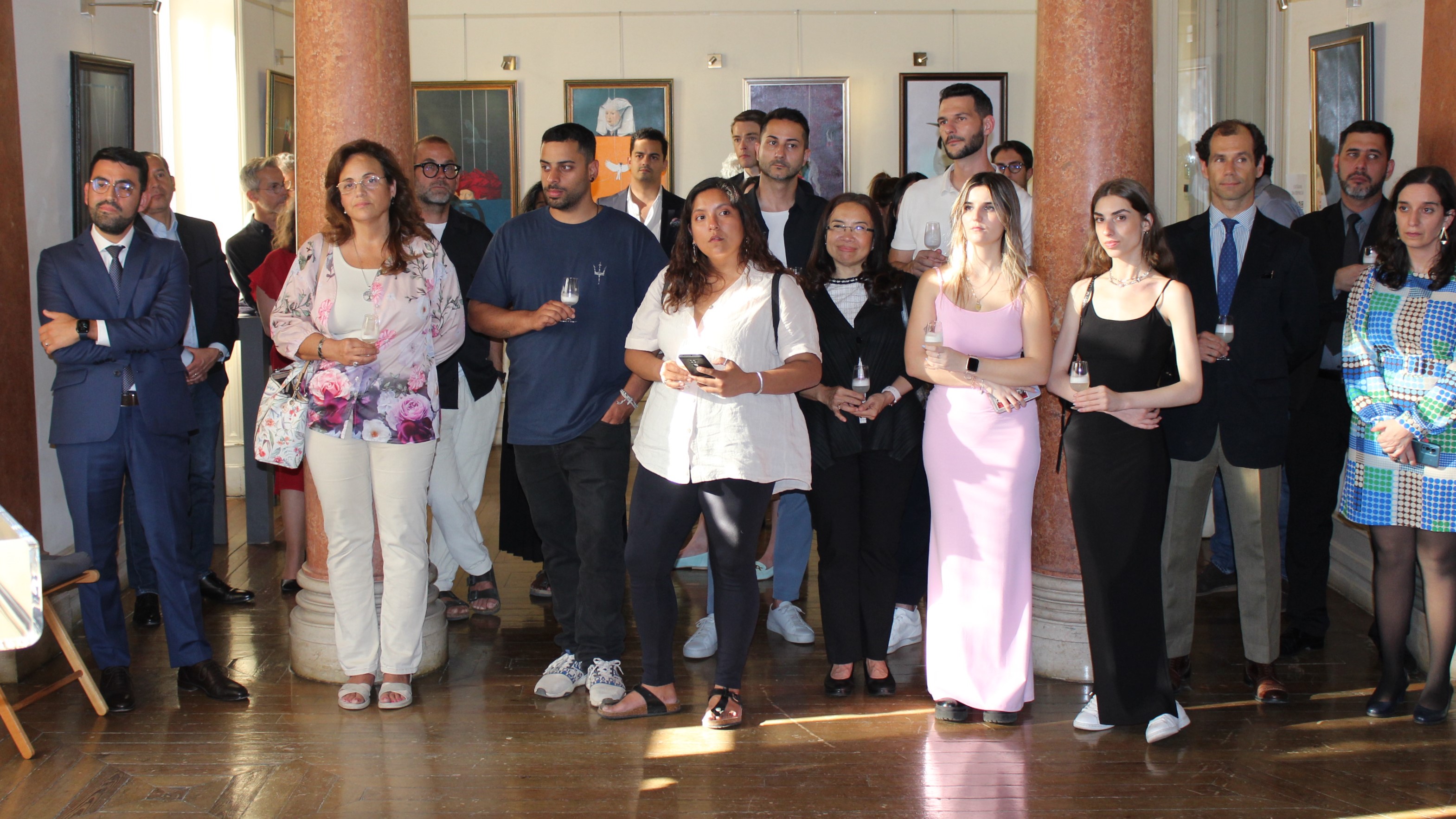Destacado artista peruano, Jorge Valdivia, expone sus pinturas en Lisboa