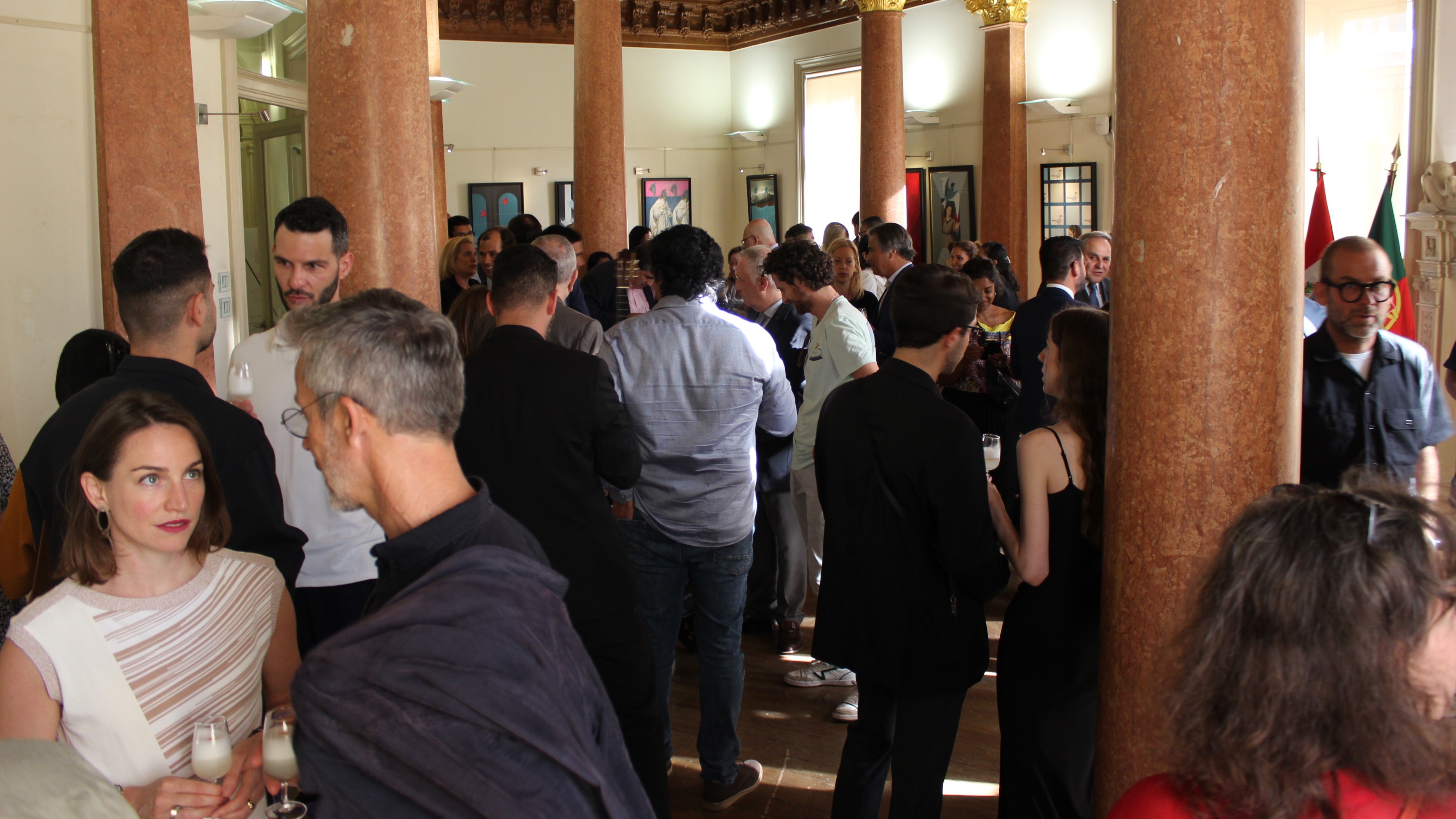 Destacado artista peruano, Jorge Valdivia, expone sus pinturas en Lisboa