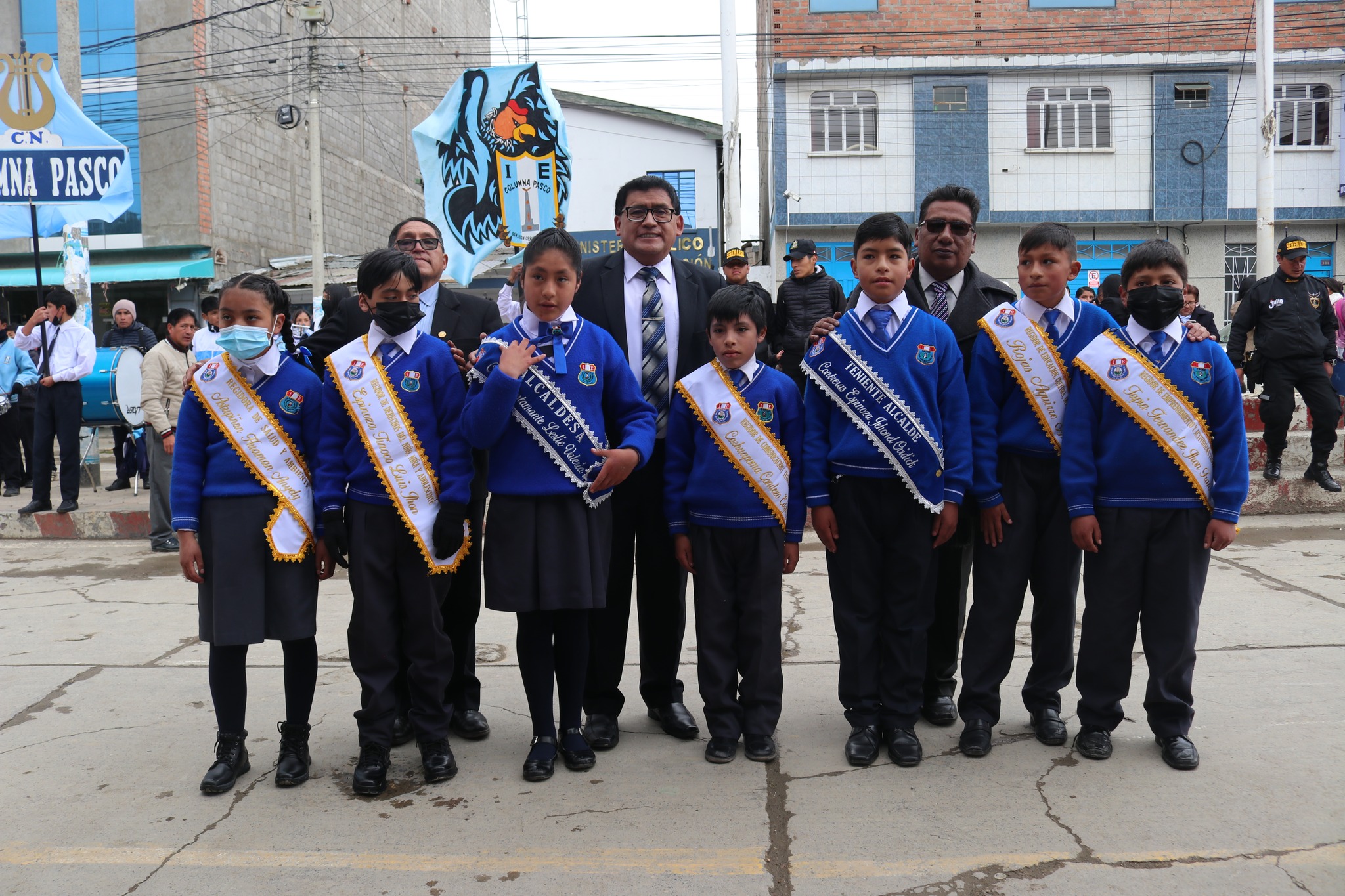 Archivo JPG el alcalde con los alumnos