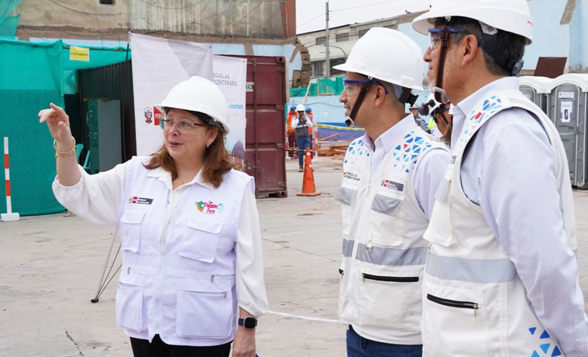 Ministra de Educación supervisa demolición para ejecución de primeras obras de Escuelas Bicentenario