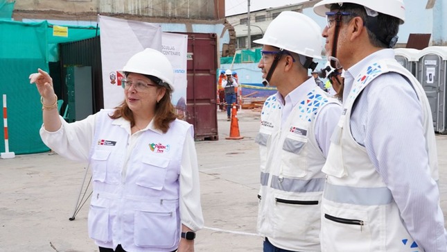 Ministra de Educación supervisa demolición para ejecución de primeras obras de Escuelas Bicentenario