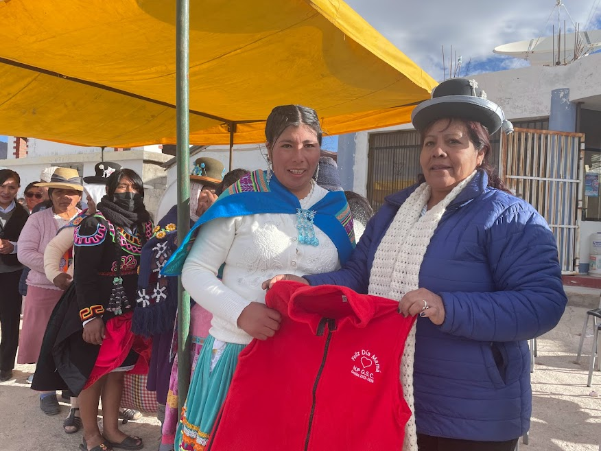 Alcaldesa provincial entregó obsequios en conmemoración del Día de la Madre a la comunidad campesina de Salinas Moche en su 61 aniversario