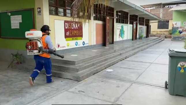 Jornada de fumigación y desinfección en los colegios del distrito de Castilla
