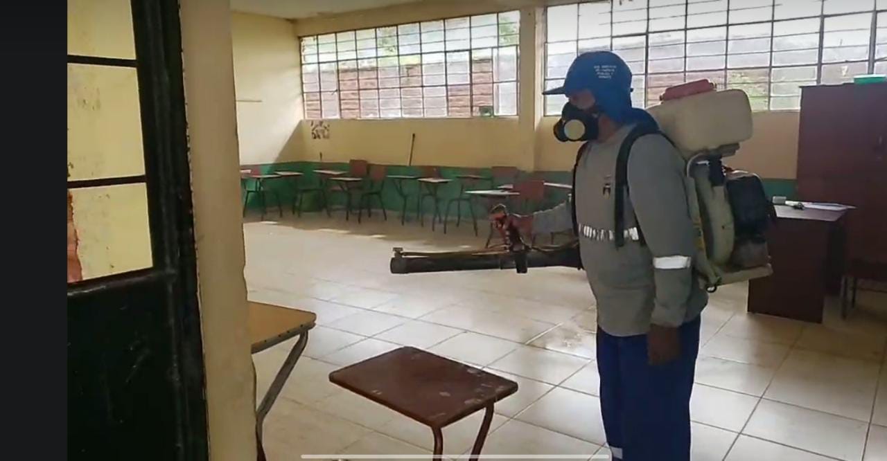Jornada de fumigación y desinfección en los colegios del distrito de Castilla
