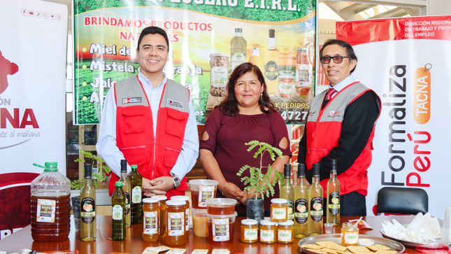 Tacneños se benefician con el programa Formaliza Perú