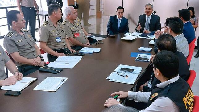 Reunión de ministro Vicente Romero con funcionarios de Mininter