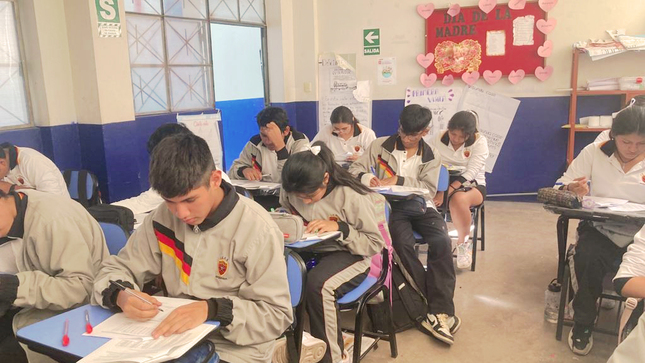 Colegio MAX UHLE 
