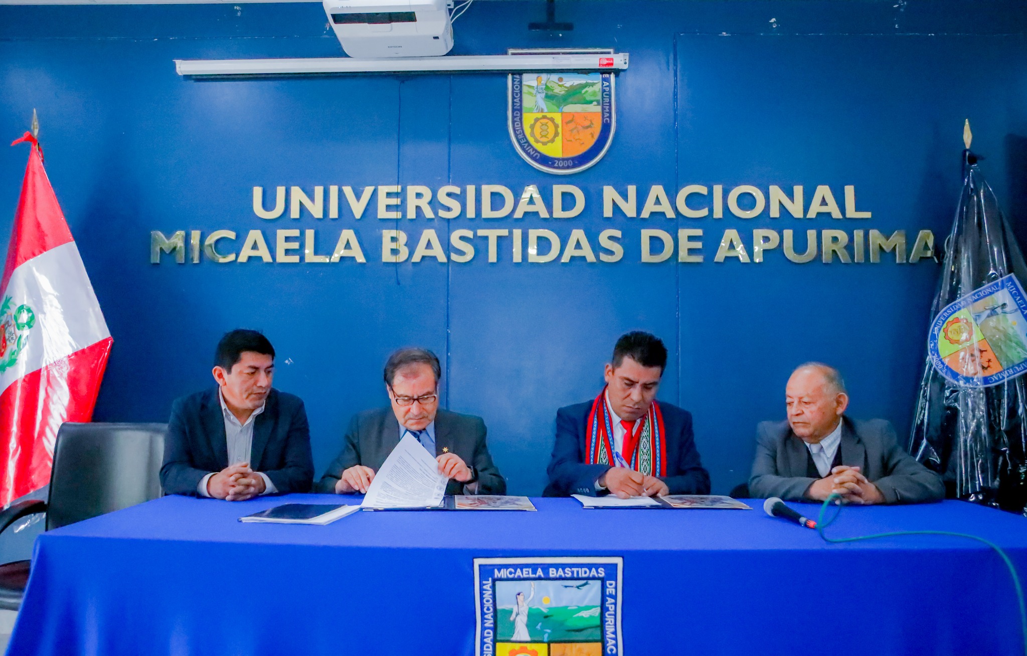 La UNAMBA firma convenio para exoneración de pagos de derecho de admisión e inscripción al centro pre universitario en beneficio de internados y externados de aldea infantil virgen del Rosario