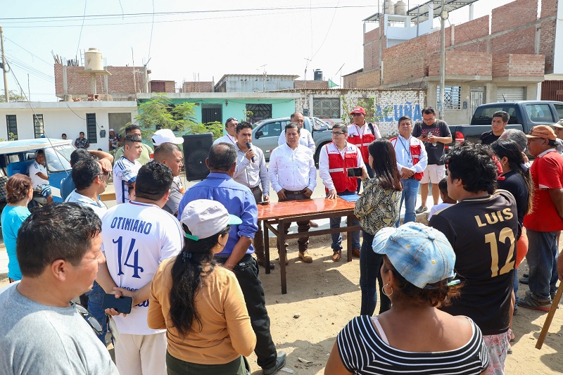 MPT y Cofopri, se reunieron con pobladores de Alto Trujillo, para informar el avance del cambio de uso y actualización de zonificación del terreno en el Barrio 6 donde se construirá un moderno complejo recreativo y deportivo.