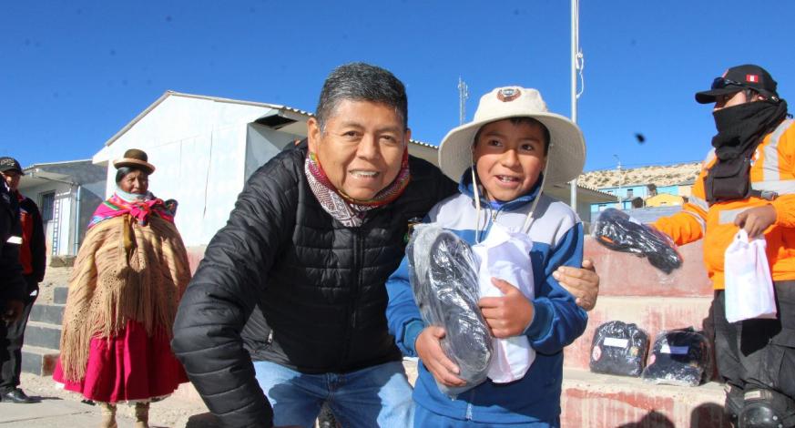La autoridad edil provincial, CPC. John Larry Coayla, asistió al Festival Turístico de Puente Bello 2023.