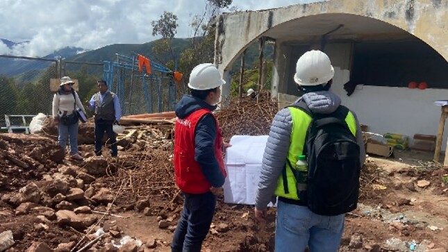 Contraloría identifica incumplimiento de especificaciones técnicas en campos deportivos en Huariaca y Yarusyacán