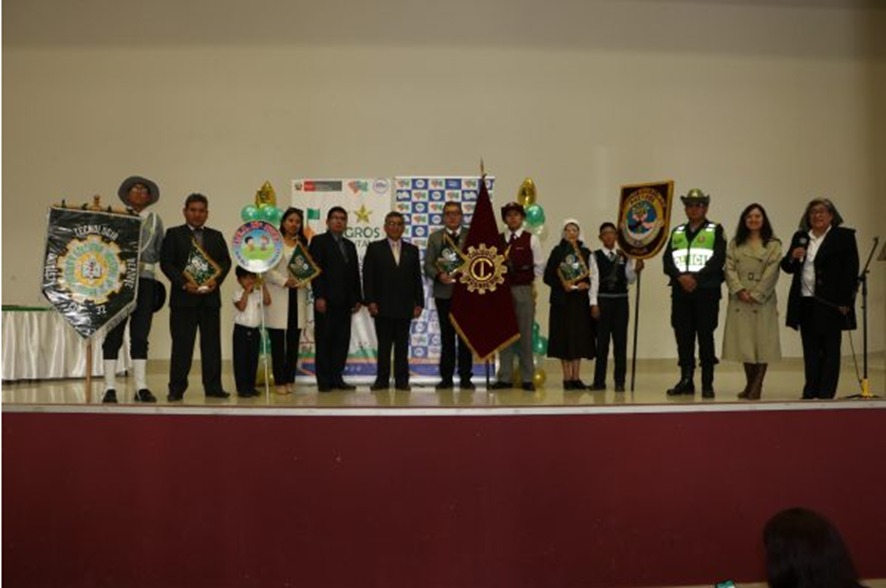 Drej reconoció con bandera verde a instituciones que obtuvieron logros ambientales en la región junín.