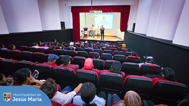 Nuestros amigos emolienteros recibieron una capacitación sobre buenas prácticas de manipulación de alimentos y hábitos de higiene en módulos de venta.
Así podrás tomar tu rico emoliente 🥤 sin preocupaciones 👍.