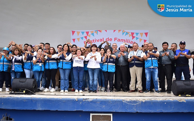 En el marco del Día Internacional de la Familia, se realizó un festival en la Concha Acústica del Campo de Marte con baile 💃, música 🎶 y juegos educativos 🧩.
