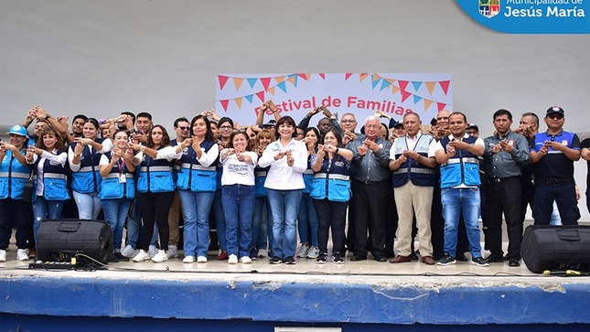 En el marco del Día Internacional de la Familia, se realizó un festival en la Concha Acústica del Campo de Marte con baile 💃, música 🎶 y juegos educativos 🧩.