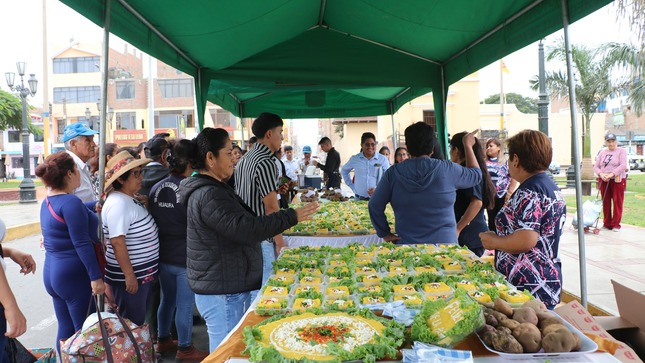 CON ÉXITO SE REALIZÓ FERIA EXPOSITIVA POR EL DÍA NACIONAL DE LA PAPA EN LA PLAZA HISTÓRICA DE HUAURA 
