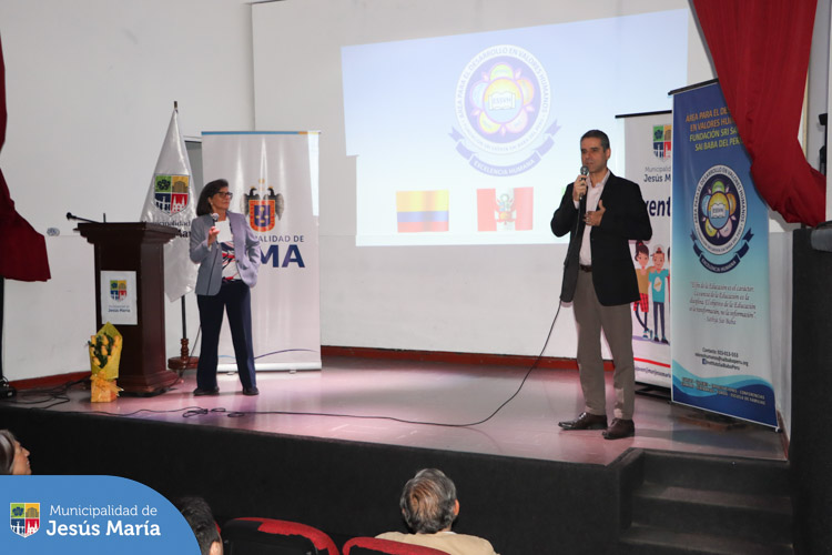👉 Se realizó con éxito la conferencia internacional “Autoliderazgo del joven para transformar la sociedad” en coordinación con la Municipalidad de Lima.