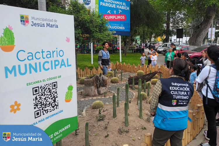 Como parte de nuestras actividades turísticas, decenas de niños visitaron nuestro renovado 🌳 Parque Habich, el primer #ParqueMultifuncional de JesúsMaría.