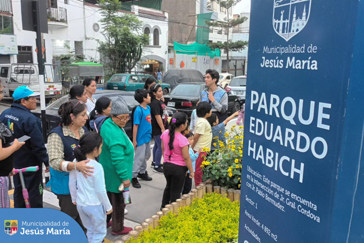Como parte de nuestras actividades turísticas, decenas de niños visitaron nuestro renovado 🌳 Parque Habich, el primer #ParqueMultifuncional de JesúsMaría.