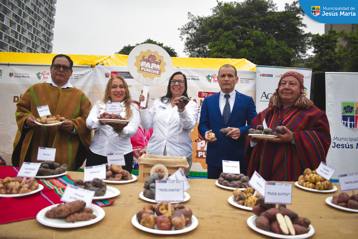 👉 Con el objetivo de impulsar el desarrollo de pequeños productores agrarios y que nuestra papa peruana conquiste los mercados mundiales, se realizó un mercado itinerante #DeLaChacraALaOlla en la Concha Acústica del Campo de Marte.