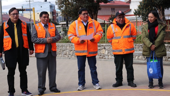 Archivo JPG el alcalde dando las palabras