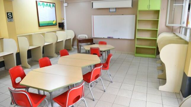 Le negó la matrícula a pesar de que firmó un compromiso previo y un certificado que acredita el grado leve de la condición médica del niño.