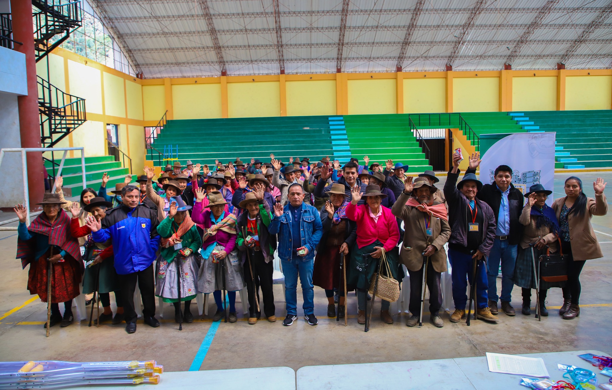 Entrega de bastones confortables y carnet de CONADIS