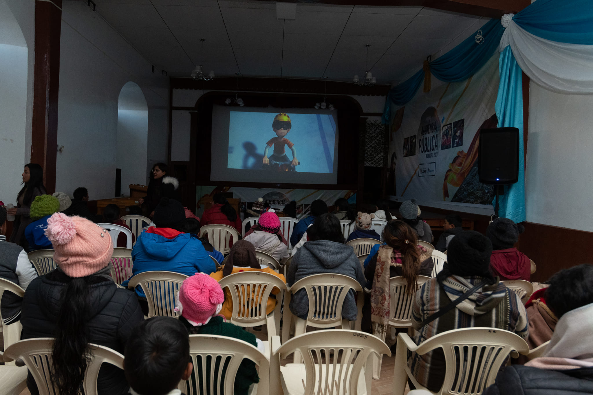Municipalidad Provincial de Junín celebra el Día Mundial del Medio Ambiente con "Cine Ambiental Junín", proyectando "El Lorax" y promoviendo el reciclaje. Un evento mágico que resalta la importancia de cuidar nuestro entorno natural.