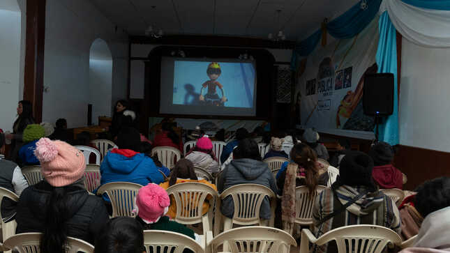 Municipalidad Provincial de Junín celebra el Día Mundial del Medio Ambiente con "Cine Ambiental Junín", proyectando "El Lorax" y promoviendo el reciclaje. Un evento mágico que resalta la importancia de cuidar nuestro entorno natural.