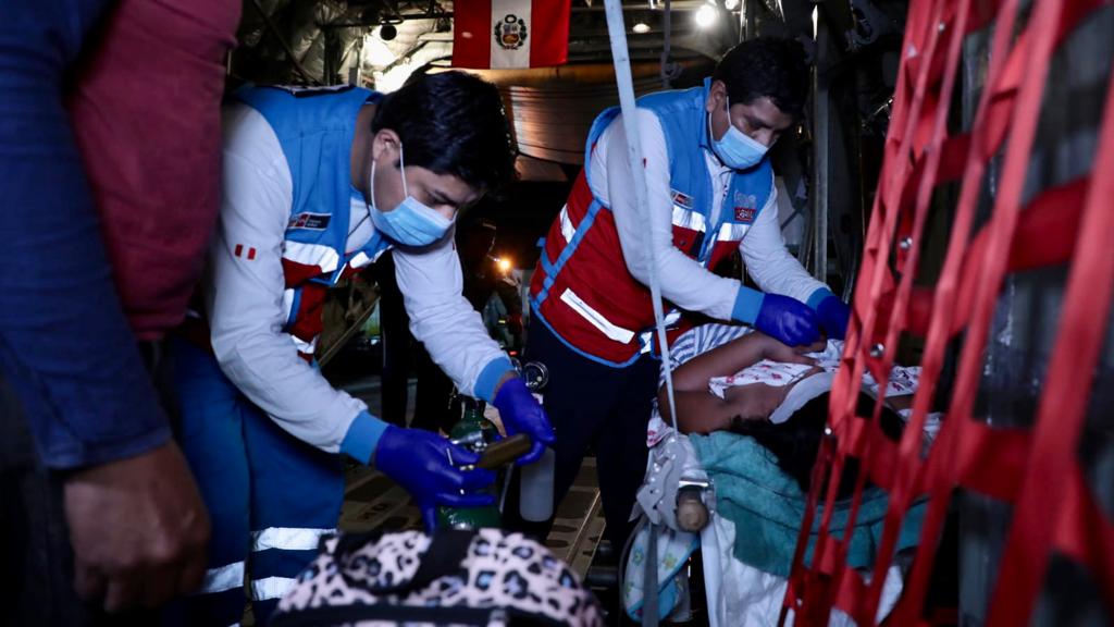 Desde la región de Piura, Minsa traslada 8 niños y niñas a Lima para recibir atención especializada por dengue